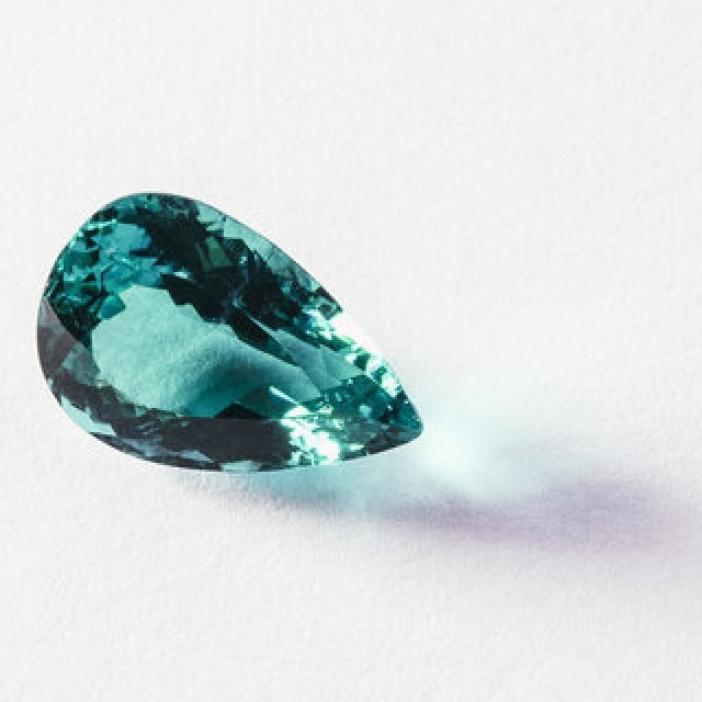 究極の希少石「パライバトルマリン」──スペシャリストが語る、その魅力とは？｜FEATURES