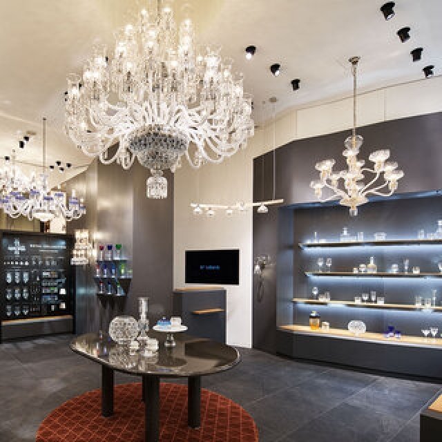 クリスタルメゾン「サンルイ」の旗艦店が麻布台ヒルズにオープン｜ST LOUIS