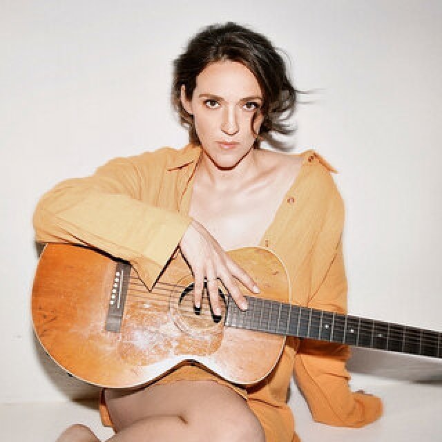 最新ソロアルバムリリース直前。ベッカ・スティーヴンスが7年ぶりに日本でプレミアムライブを開催｜MUSIC