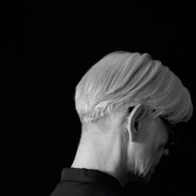 『坂本龍一 | 音を視る 時を聴く』開催を記念して、これまでの作品群をアパレルなどで商品化 | MEDICOM TOY