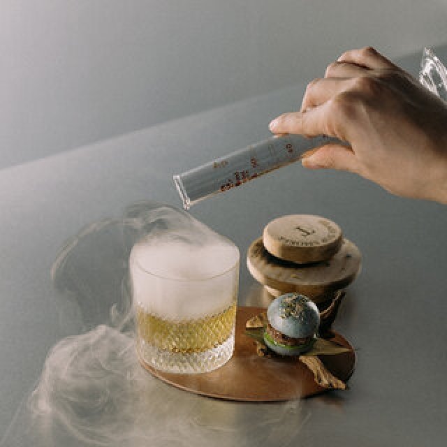 グッチの美学を体感するバーが大阪に誕生