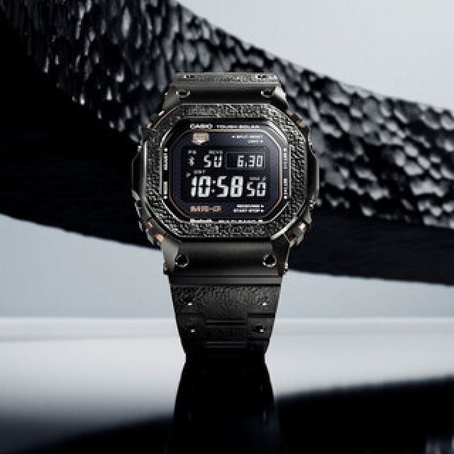 日本の伝統技法「鎚起」を施したG-SHOCK