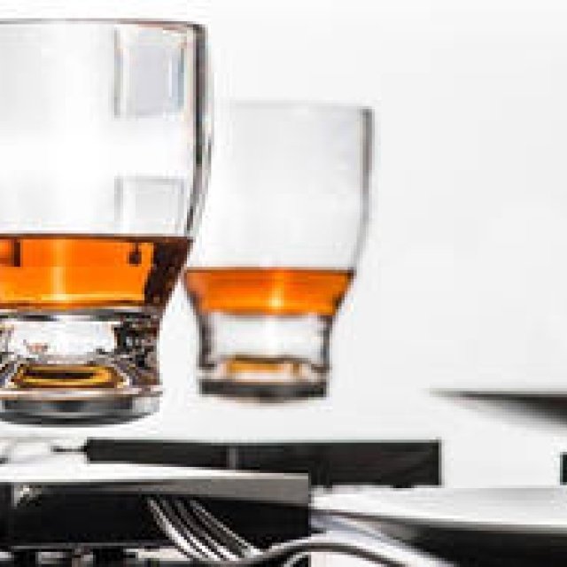 ん？　世界初の宙に浮く魔法のグラス「LEVITATING CUP」ってナニ!?｜Cross Media Japan