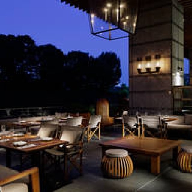 グリル料理とフリーフローを堪能。「サマーテラスギャザリング」｜PALACE HOTEL TOKYO