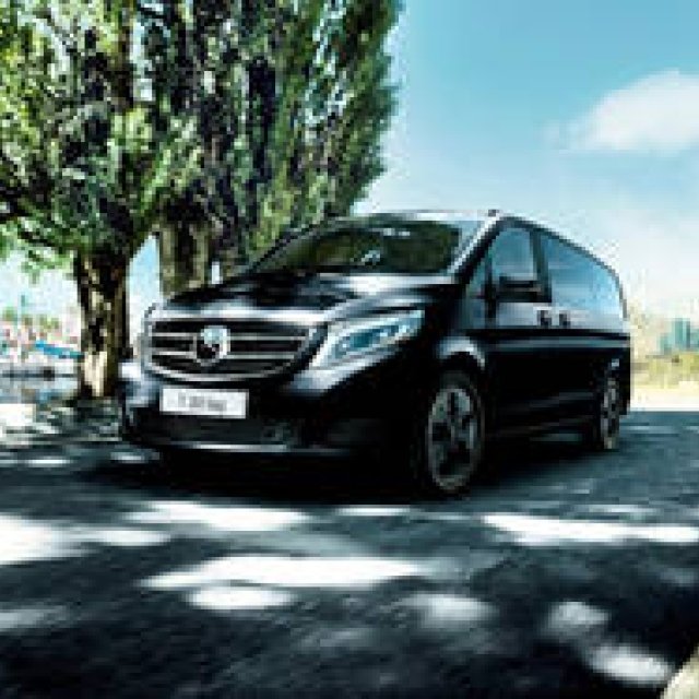 現行Vクラスに初のガソリンモデル｜Mercedes-Benz