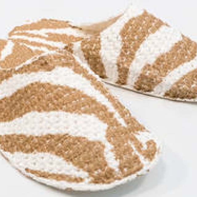 不思議な触感を持つイタリア製スリッパに、限定カラー「ゼブラ」｜LE DD DREAM