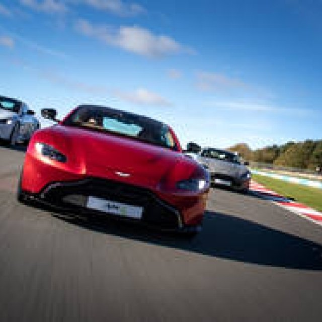 アストン、有名サーキットでの体験プログラムをスタート｜Aston Martin