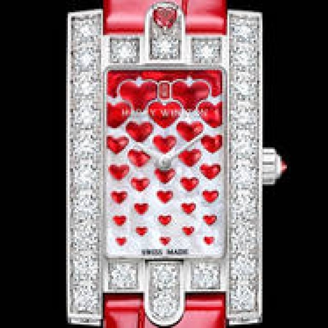 バレンタインに向けたロマンティックな限定モデル｜HARRY WINSTON