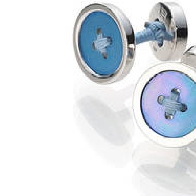 「M.Y. LABEL」のカフリンクスはボタンで留める