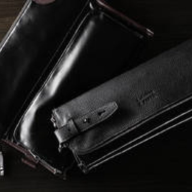 『L＆KONDO É FATTA』のクラッチバッグ