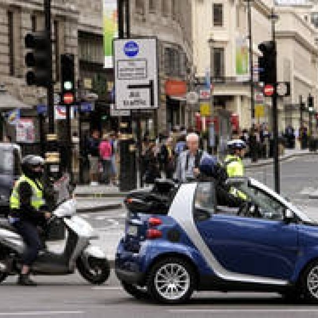 Smart　fortwo｜スマート・フォーツー｜第１８回　（後編）｜「Smart  makes  you  smart」