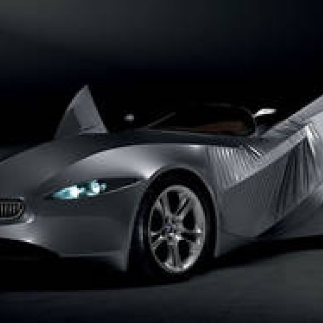 繊維を纏うBMWは、生き物のように動く