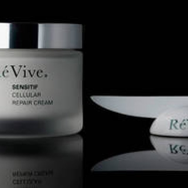 『ReVive』をお買い上げの方にスパチュラをプレゼント