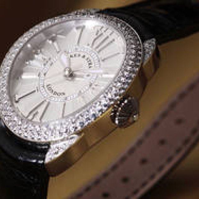 「バックス＆ストラウス」、ダイヤモンドに特化した時計作り