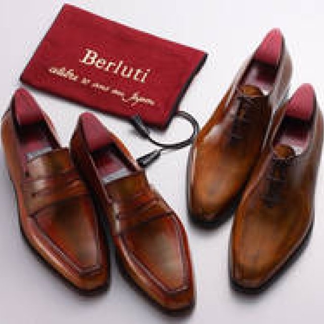 ベルルッティ日本上陸10周年記念ロングセラー2モデルを各100足限定販売