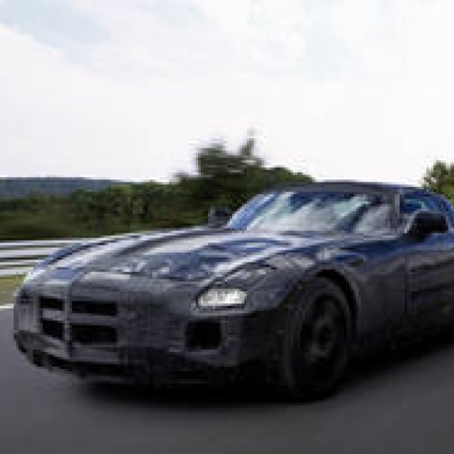 Mercedes-Benz SLS AMG｜往年の名車、300SLの再来