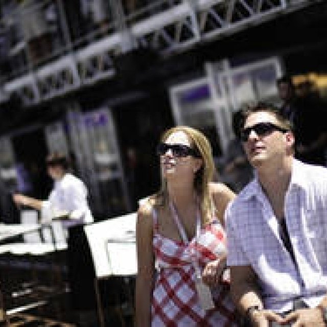 BREITLING｜レッドブル・エアレース観戦レポーターカップル大募集！