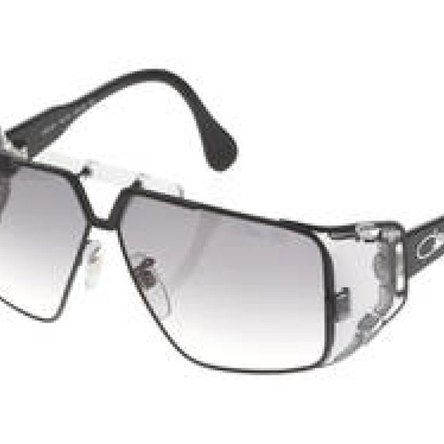 80年代にデザインされたスポーティな逸品、CAZAL951完全復刻