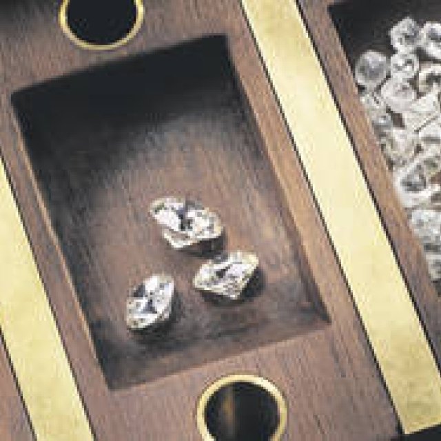 Forevermark｜ダイヤモンドで“永遠の絆”を結ぶ、フォーエバーマークの世界