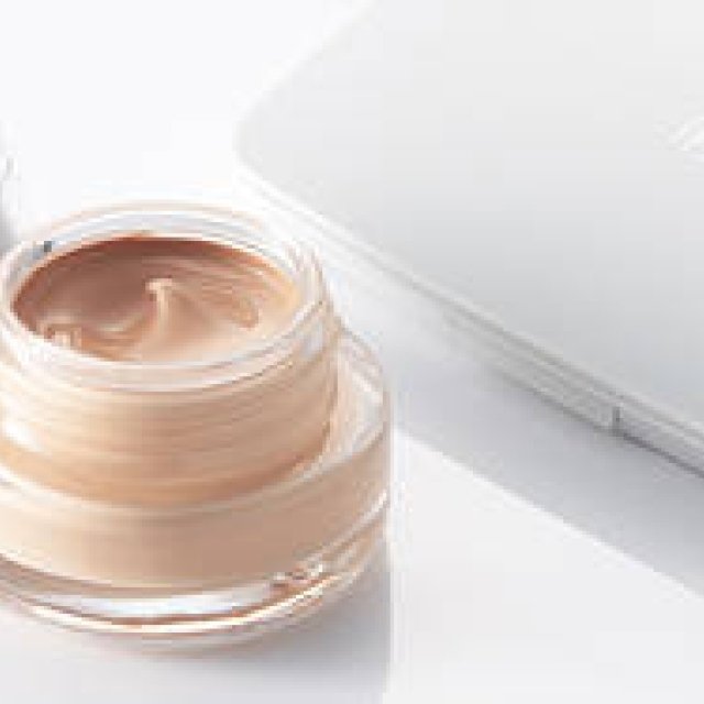 イプサ 「ピュアプロテクト ファウンデイション」から、2つの新感触誕生