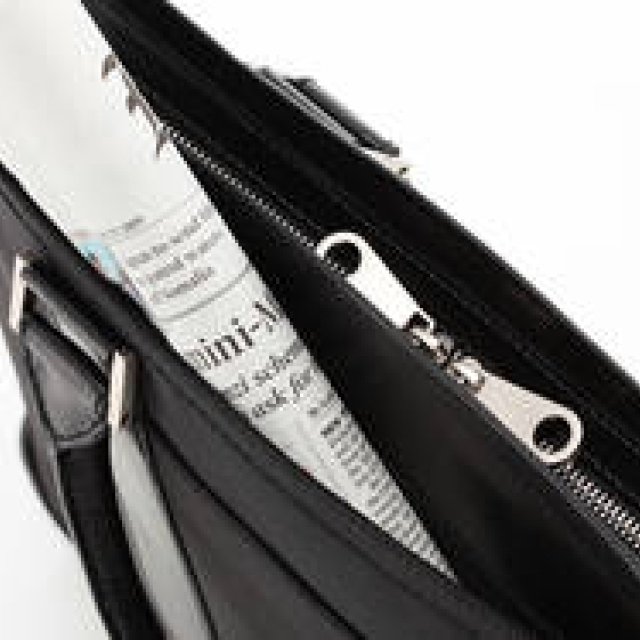 ro｜機能が優れていることは美しい──「ロー」のバッグ