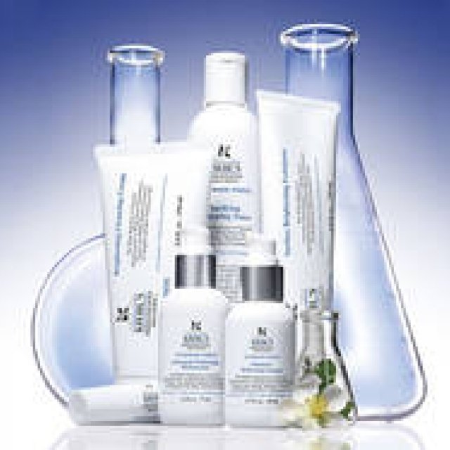 Kiehl’s Since 1851│「DS アルティメイト ホワイト ライン」デビュー