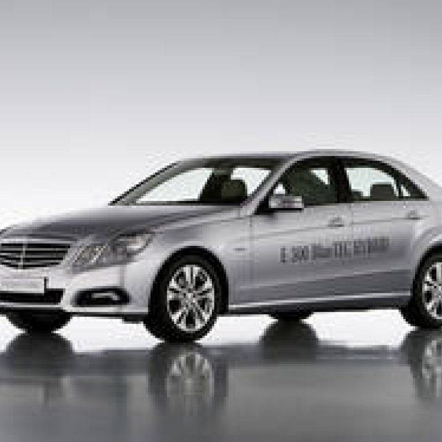 Mercedes-Benz E300 Blue Tec Hybrid｜メルセデス初のディーゼル・ハイブリッド