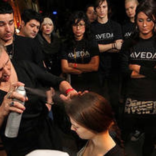 AVEDA｜ジェイソン・ウー2010年秋冬コレクションの「フラットシニオン」