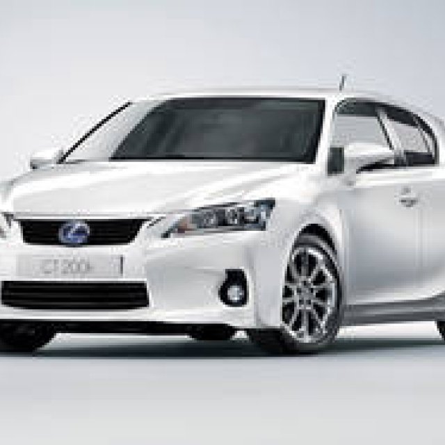 LEXUS CT200h｜プレミアムコンパクト初のフルハイブリッド