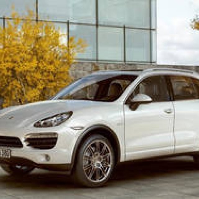 PORSCHE Cayenne S Hybrid｜ポルシェ初、量産型ハイブリッドモデル