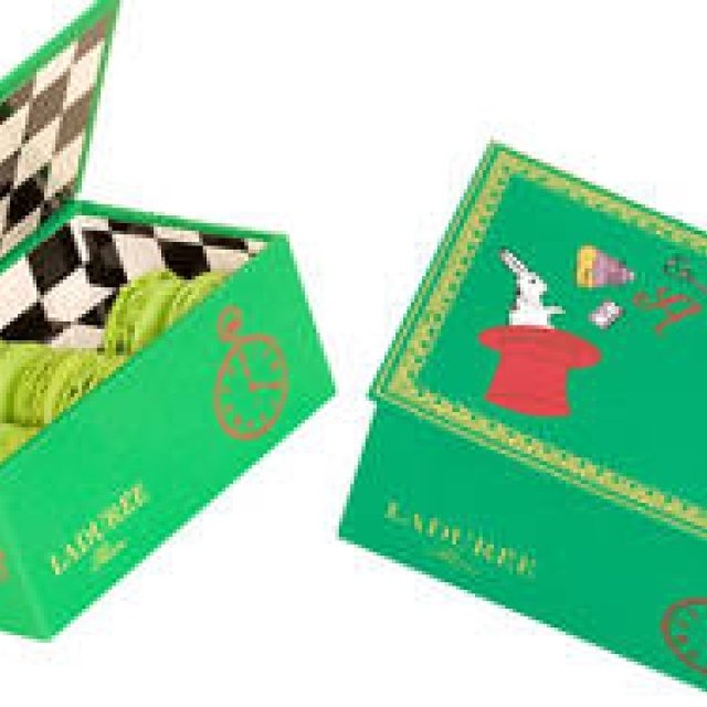 EAT｜ラデュレより『不思議の国のアリス』をイメージした限定アイテムが登場！　オルゴール・マカロンボックス“アリス”発売