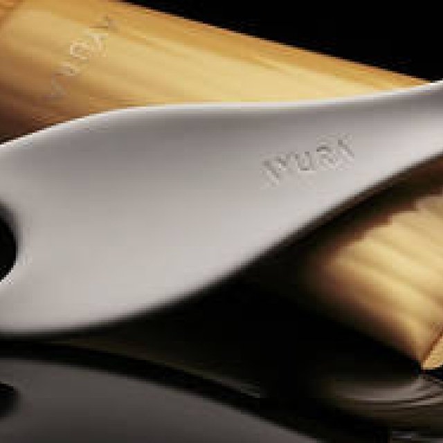 國藤直子│コスメシュラン第57週「アユーラ　ビカッサボディーセラム＆ボディープレート」