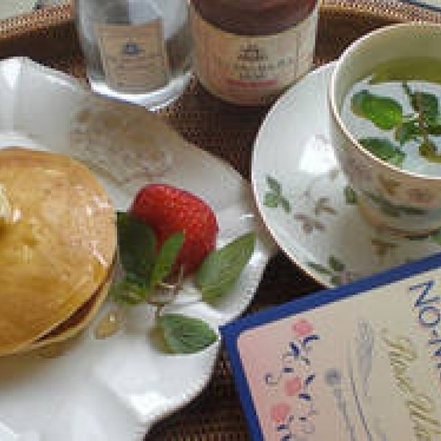 連載・SAKURA｜2010.05｜第1回 ローズエッセンスで優雅なアフタヌーンティーはいかが？