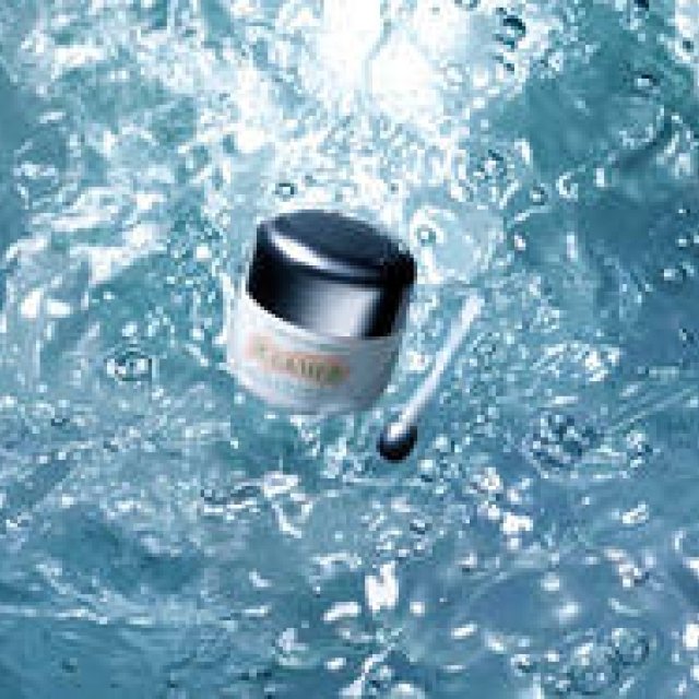 DE LA MER│エイジレスをかなえる、新アイトリートメント