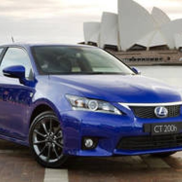 LEXUS CT200h｜レクサス CT200h Fスポーツを採用