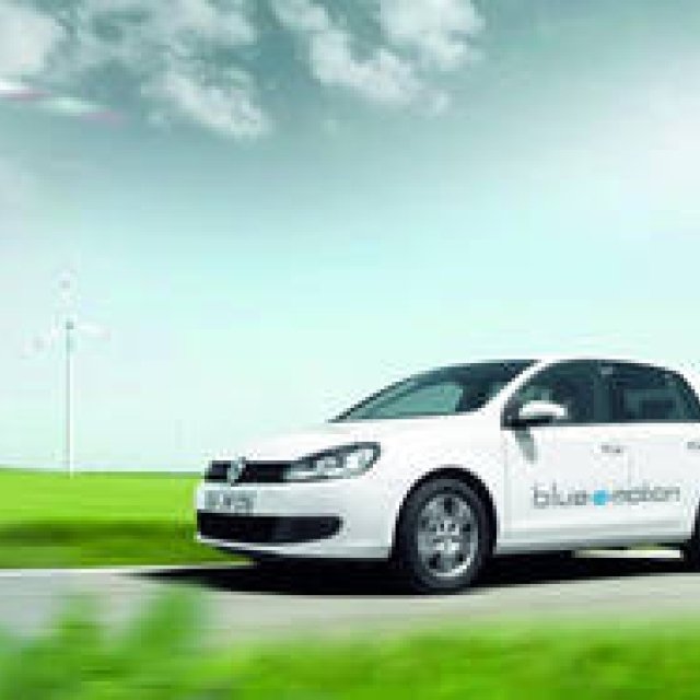 Volkswagen GOLF blue e-motion｜フォルクスワーゲン ゴルフ ブルー e モーション LAモーターショーにて公開