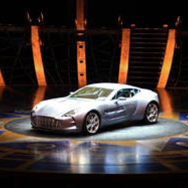 ASTON MARTIN One-77｜アストンマーティン One-77 シルク・ドゥ・ソレイユにてお披露目!