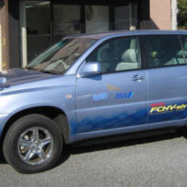 TOYATA｜トヨタ 燃料電池ハイブリッド車がハイヤーに