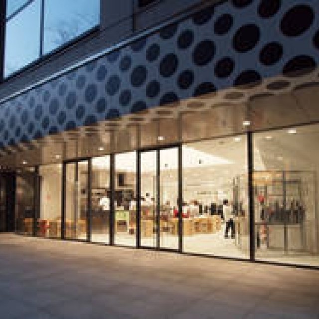 COMME des GAR&Ccedil;ONS｜コム デ ギャルソン｜丸の内店、2店舗同時オープン！