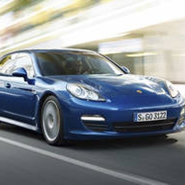 PORSCHE Panamera S hybrid｜ポルシェ パナメーラS ハイブリッド クラス最小のCO2排出量を記録
