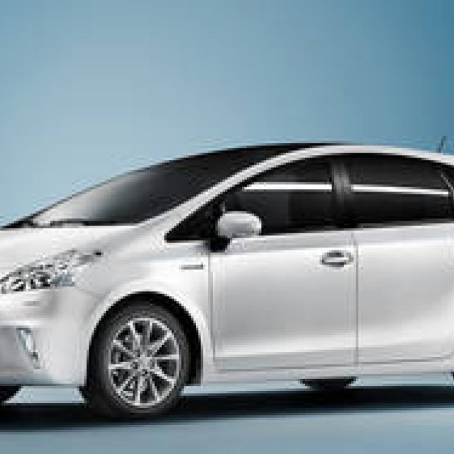 TOYOTA Prius +｜トヨタ プリウス + 7人乗りの大きなプリウス