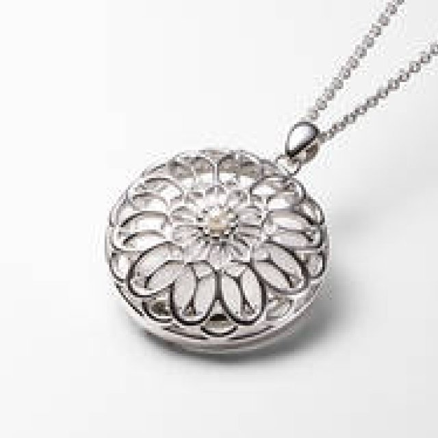 MIKIMOTO｜母の日のプレゼントに、新作ペンダントルーペ