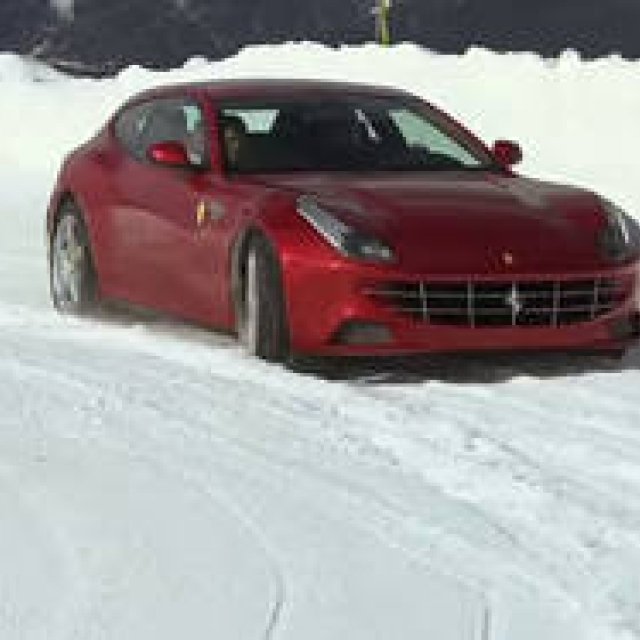 Ferrari Four（FF）｜フェラーリ フォー（FF）　走りを動画で公開