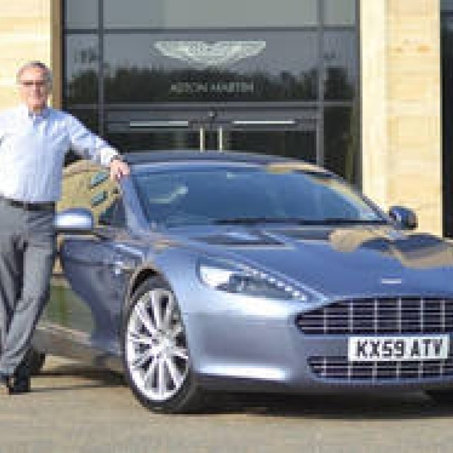 ASTON MARTIN Rapide｜アストンマーティン ラピード オークションに出展