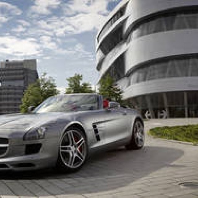 Mercedes-Benz SLS AMG Roadster 日本ではやくも販売開始！
