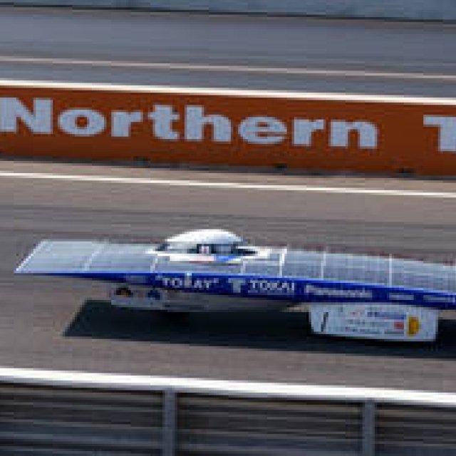 Panasonic｜パナソニック　東海大学ソーラーカーチームが「2011 ワールド・ソーラー・チャレンジ」で優勝