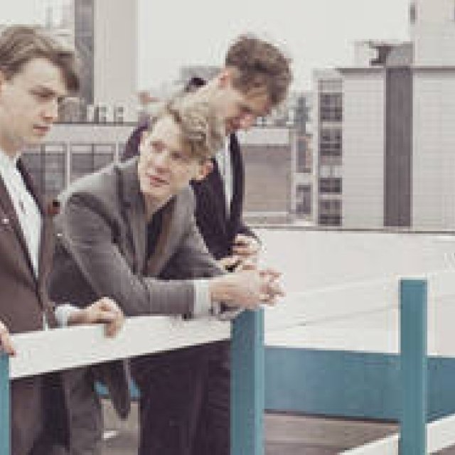 BURBERRY｜バーバリー表参道でUKバンド THE CROOKESがライブパフォーマンス