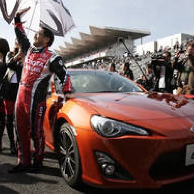 FRスポーツを操る喜びを手軽に─トヨタ 「86」に試乗｜TOYOTA