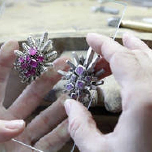 ヴァン クリーフ＆アーペル｜2012年2月にジュエリーの学校をパリに創設