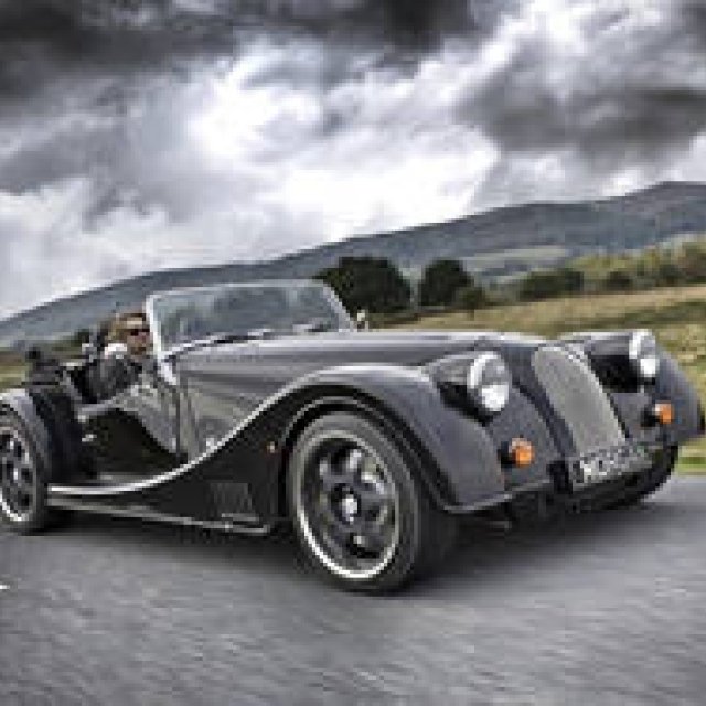 モーガン 4.8リッターV8エンジン搭載の「エアロクーペ」および「プラス8」を発表｜Morgan